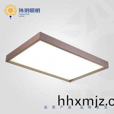 吸頂(ding)燈(deng)廠(chǎng)(chang)傢的(de)燈具(ju)如(ru)何(he)防止觸電