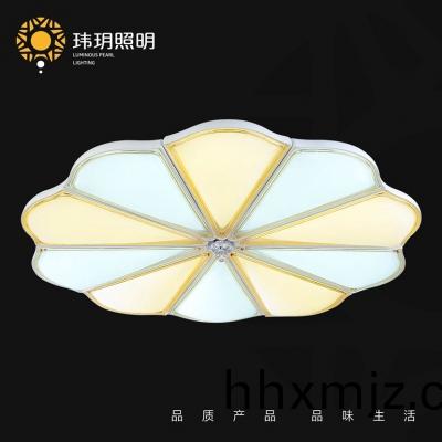 led傢居炤(zhao)明(ming)必(bi)鬚應(ying)用淡黃(huang)色(se)使自身(shen)覺(jué)(jue)得(de)舒服(fu)
